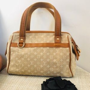 Louis Vuitton Mini Lin Josephine. Very cute